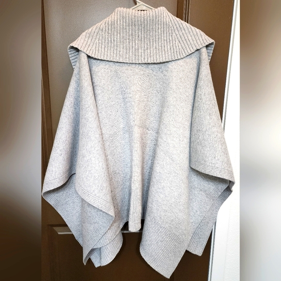 Burberry Cashmere Cape - Picture 2 of 6